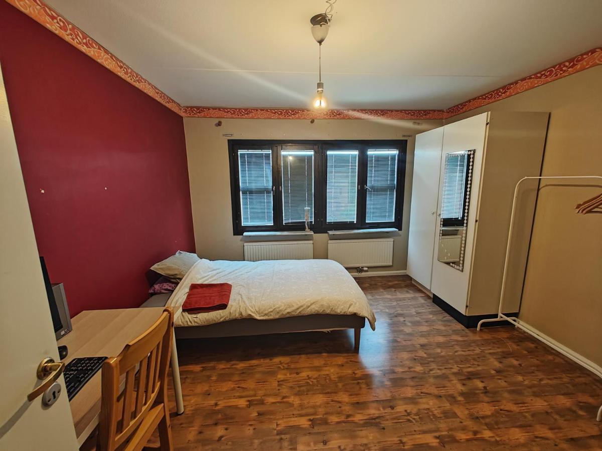 Large Room, Near Kista Galleria, 斯德哥尔摩 外观 照片